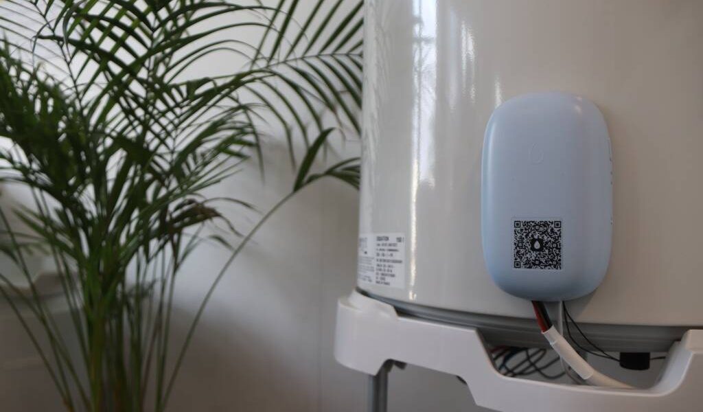 Chauffe-eau électrique, Optimisez votre confort et vos économies avec le thermostat Elax Energie et HONERGIA !